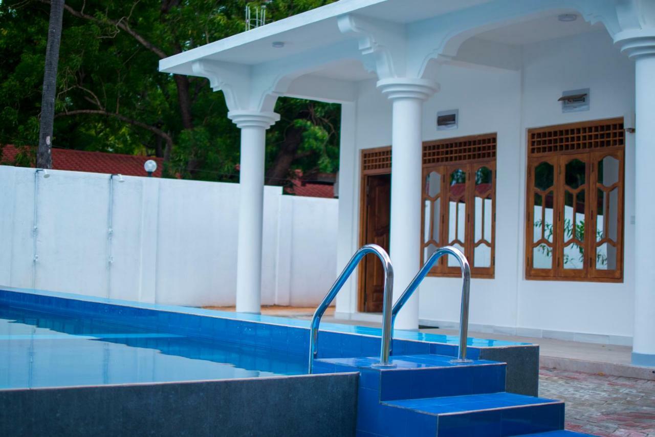 Mrd Beach Hotel Trincomalee Exterior foto